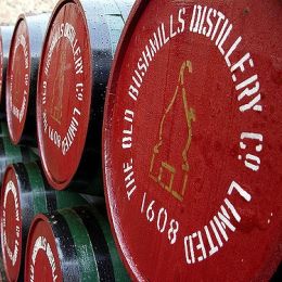 Enjoy an excursion to the famous Bushmills Distillery in county Antrim organised by your ground-handling-agent in Ireland - Discover Ireland Tours 