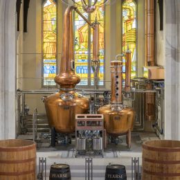 Enjoy an excursion to the famous Bushmills Distillery in county Antrim organised by your ground-handling-agent in Ireland - Discover Ireland Tours 